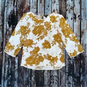 Madelyn Raglan Floral Crochet Trim Top
